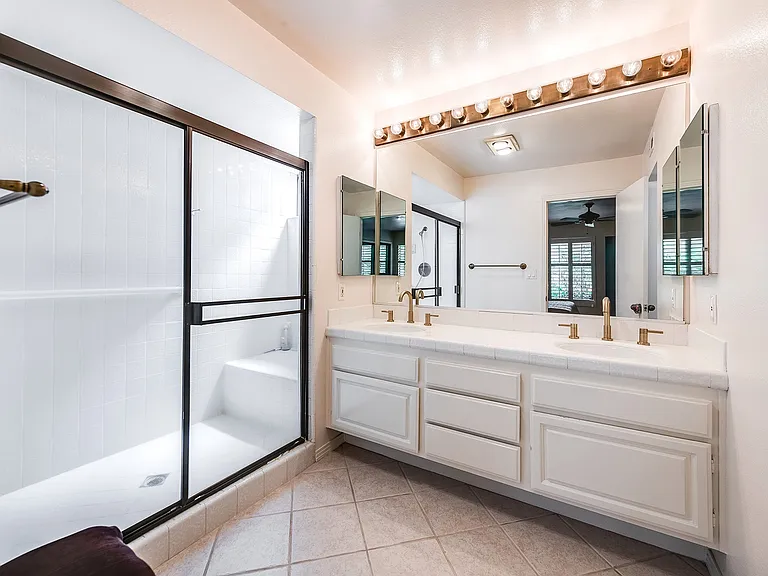 18731 Hatteras St #26 — Photo 14