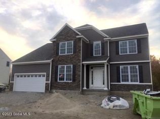 5 Ridgeview Ct, Cohoes, NY 12047