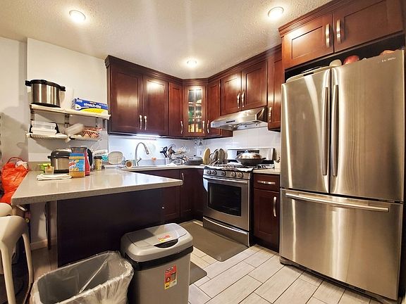 4th image of 2844 W 22nd St
