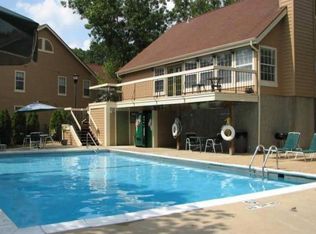 3701 Huntington Valley Dr APT J, Saint Louis, MO 63129