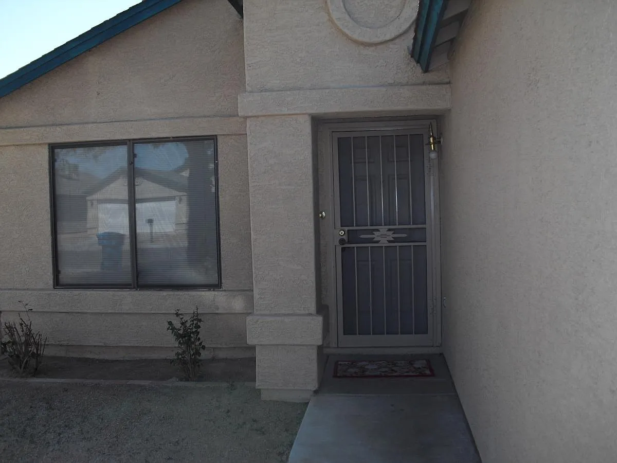 3 bed, 1323 sqft, $1,850 — Photo 2