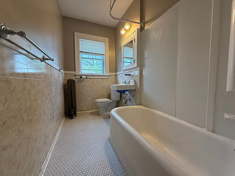935 Goodrich Ave — Photo 8