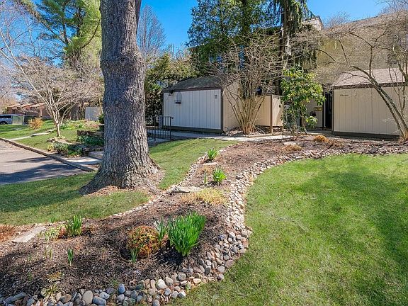 3rd image of 11 Eden Roc