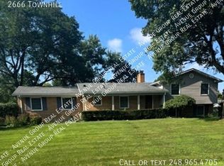 2666 Townhill Rd, Troy, MI 48084