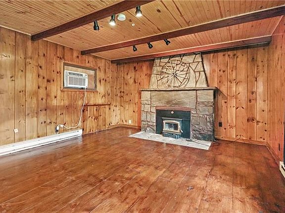 3rd image of 110 Lake View Ln