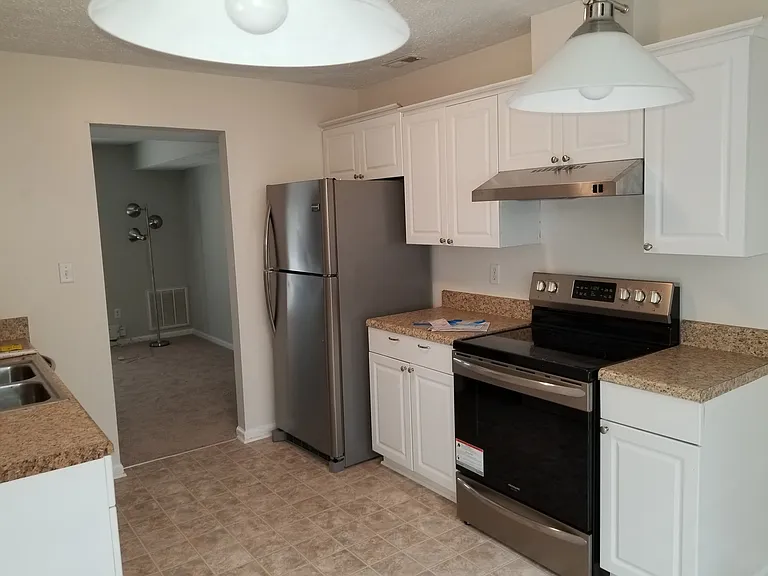 1125 Old Denbigh Blvd — Photo 2