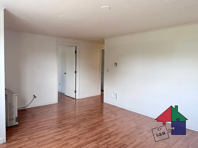2 W Cobble Hill Rd — Photo 2