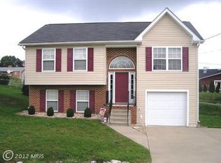 137 Pebble Brook Ln, Winchester, VA 22602