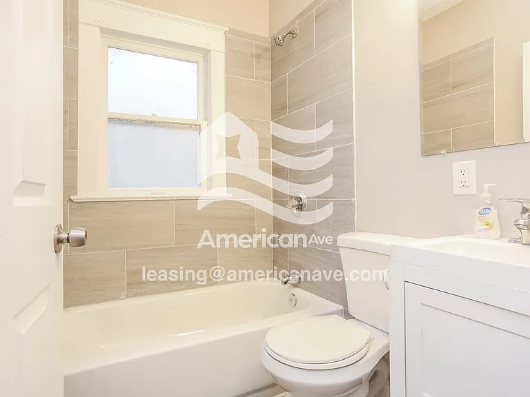 1666466_011_wm_-_main_bathroom_13076945.jpg