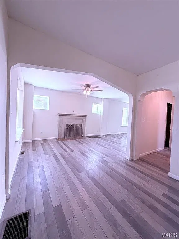 3 bed, 828 sqft, $1,300 — Photo 2