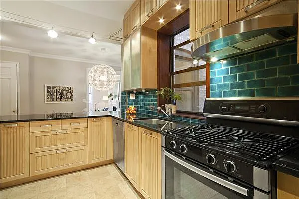Sold by R New York | media 15