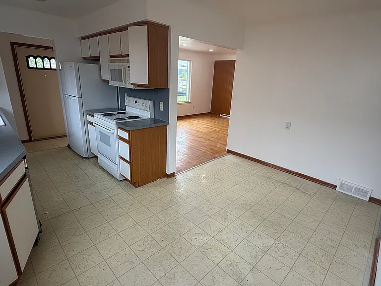 5645 Centralia St — Photo 8