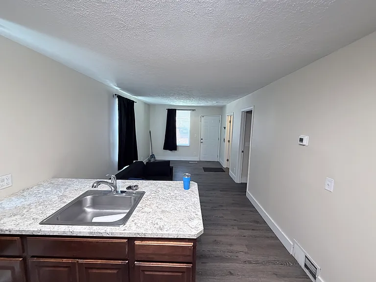 722 Washington St — Photo 5