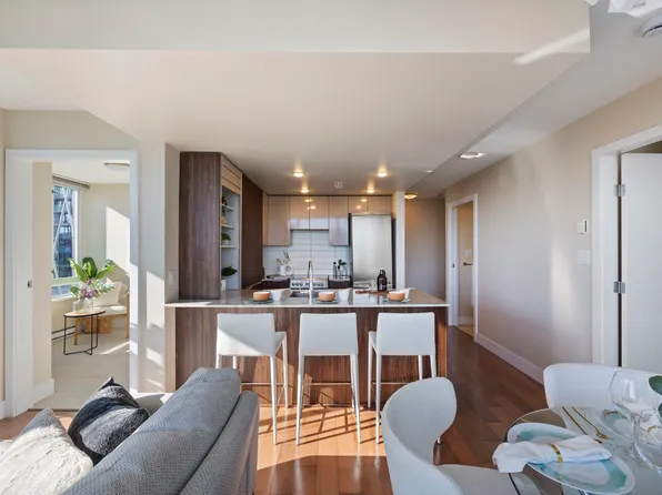 1088 Richards St #1801, Vancouver, BC V6B 0J8