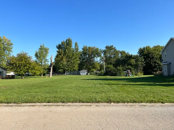 311 E Meuser Dr, Paxton, IL 60957