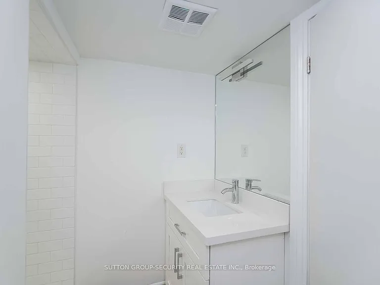 92 12th St #6 — Photo 11