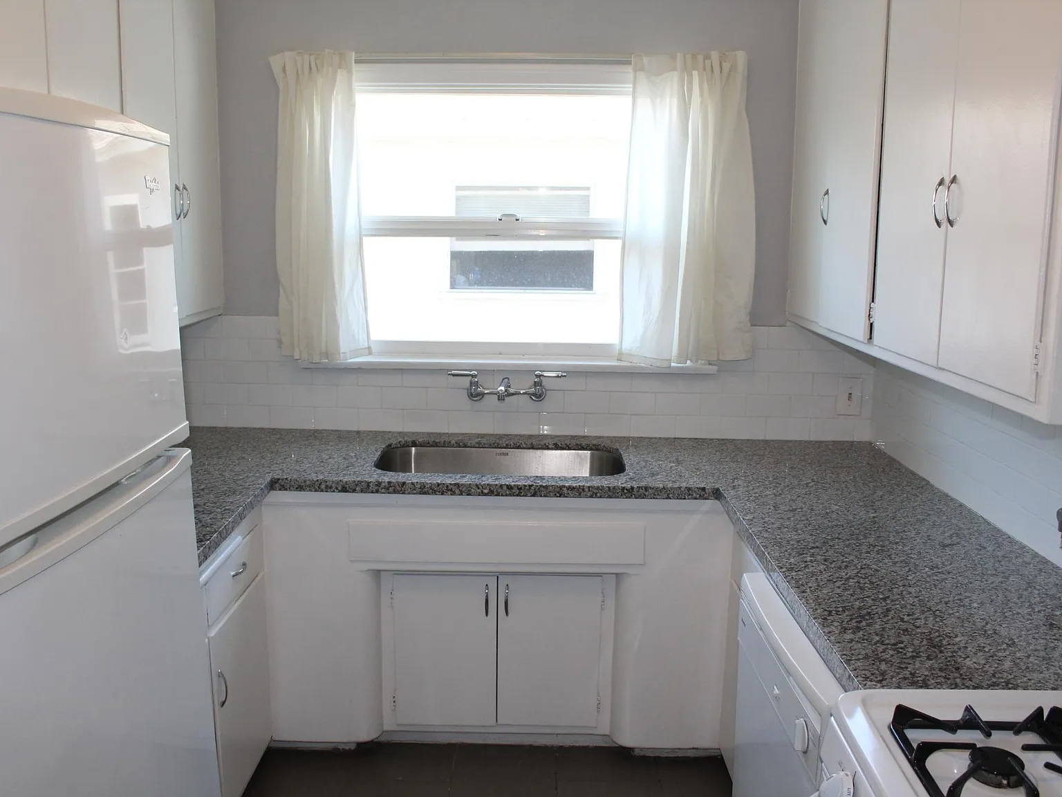1 bed, 850 sqft, $2,150 — Photo 2