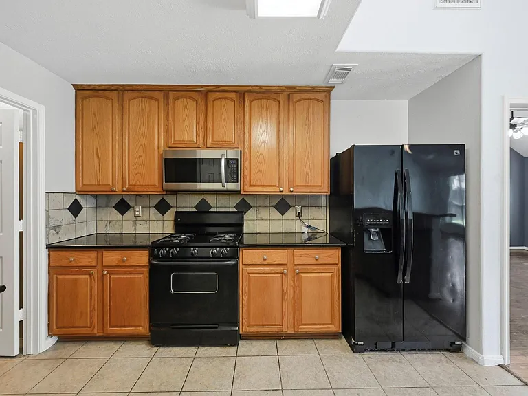 16919 Wortley Dr — Photo 7