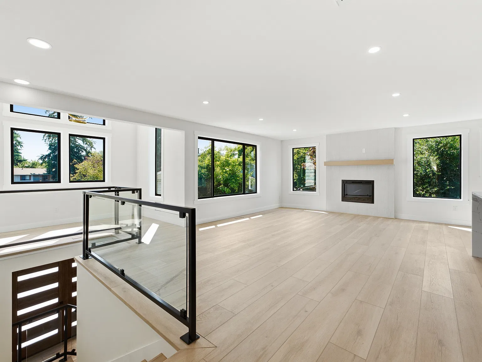 5 bed, 2845 sqft, $5,900 — Photo 3