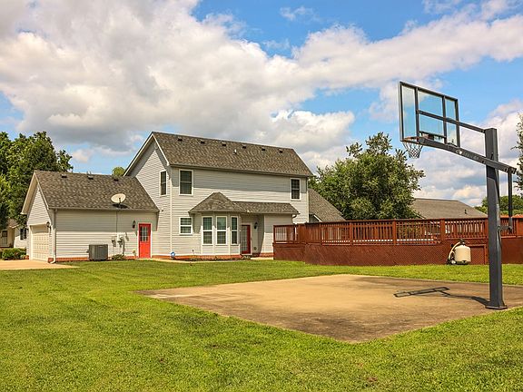 4th image of 920 Juniper Dr