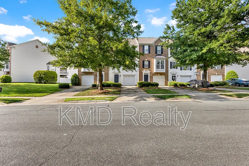 940 Tiger Ln