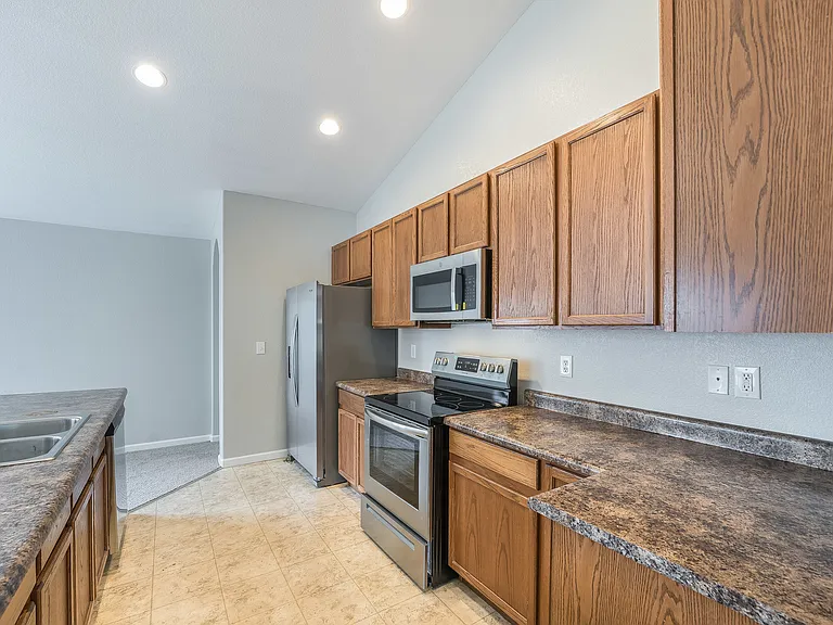 10049 Jasper St — Photo 5