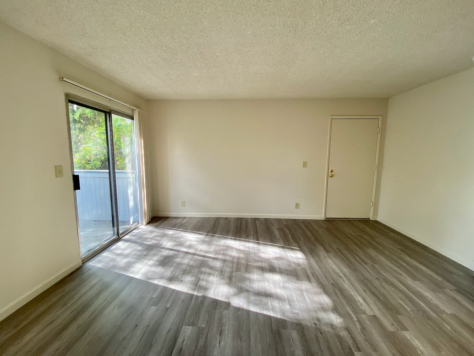 2 bed, 900 sqft, $2,650 — Photo 4