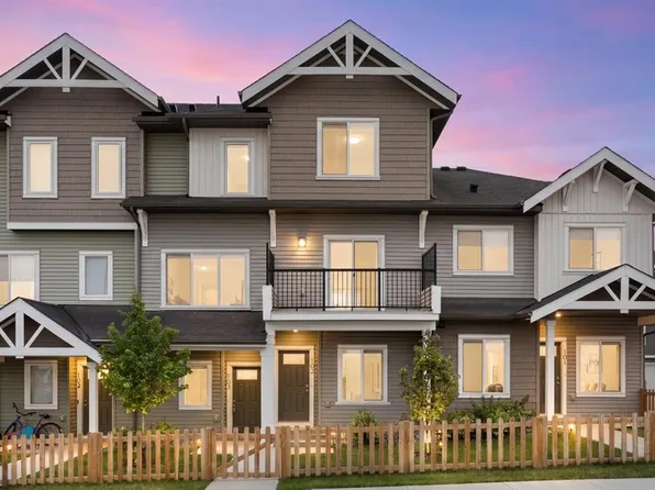 24 W Rivercrest Dr #102, Cochrane, AB T4C 2C5