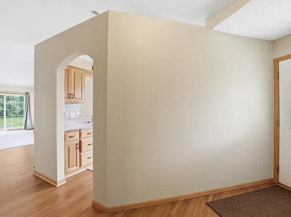 1761 Ojibway Dr, Centerville, MN 55038