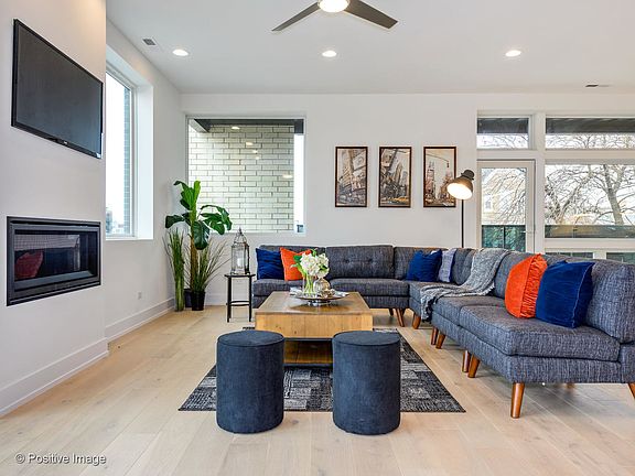 4th image of 1533 W Superior St Penthouse N2