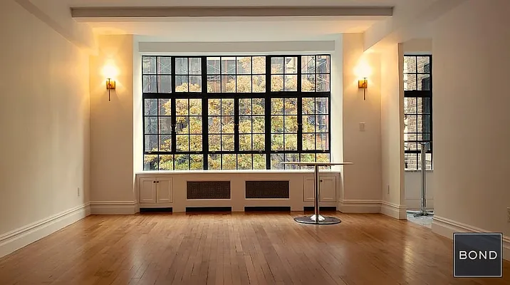 Sold by Bond New York | media 3