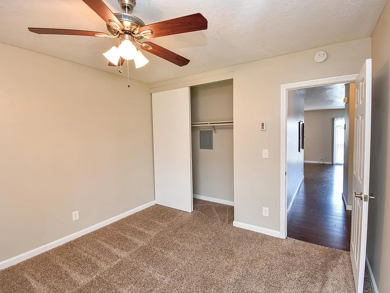 Megan Court Apartments — Photo 40