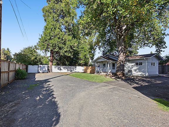 3rd image of 2620 G St #2