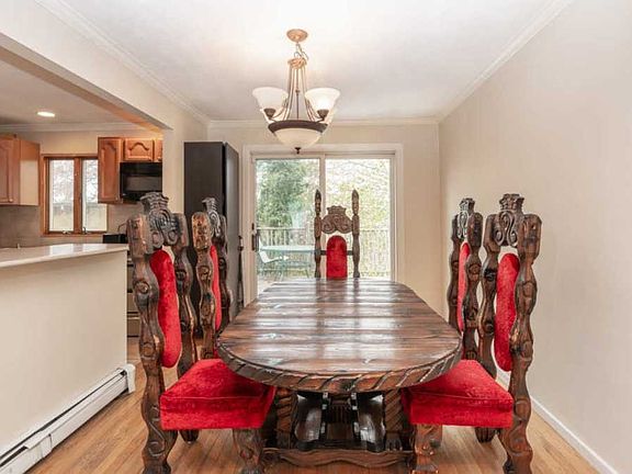 3rd image of 16 Longford St #16