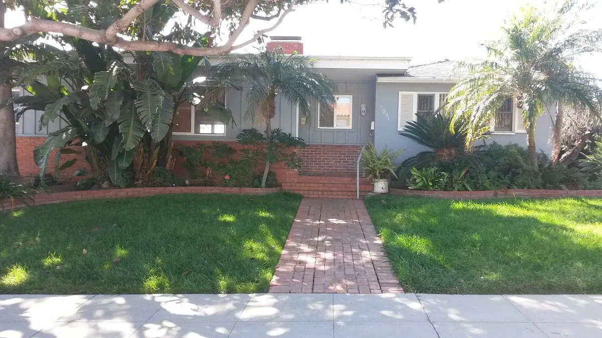 3 bed, 2489 sqft, $5,250 — Photo 4