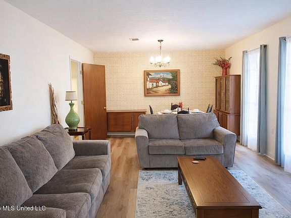 5th image of 3407 Dundee Ln