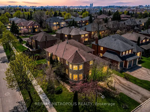 2 Schooner Ct, Markham, ON L6C 1R2