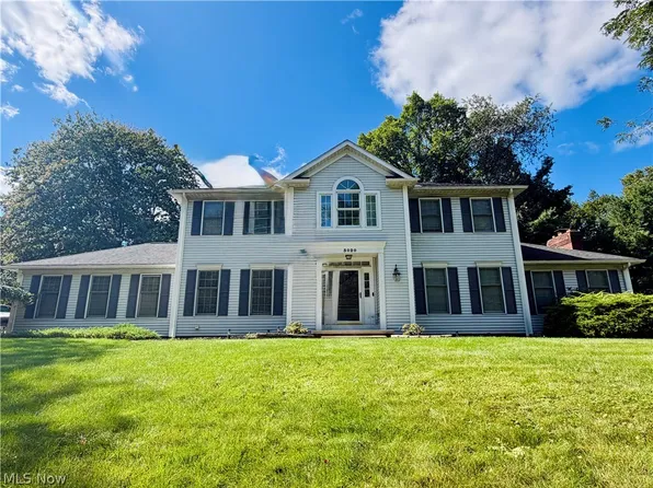 3020 Fox Burrow Dr, Stow, OH 44224