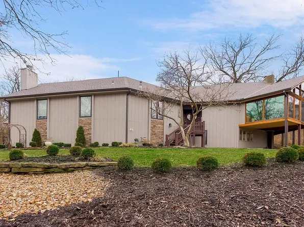 196 Glenview West St, Lake Quivira, KS 66217