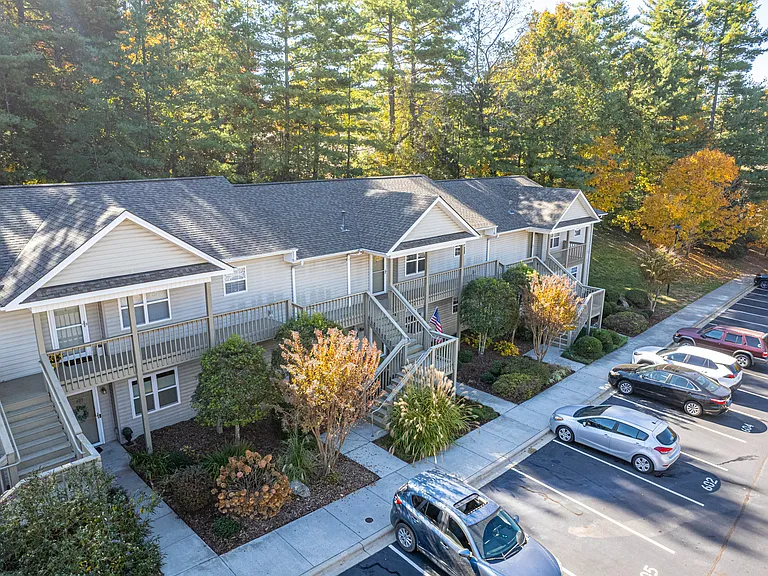 605 Carlyle Way — Photo 19