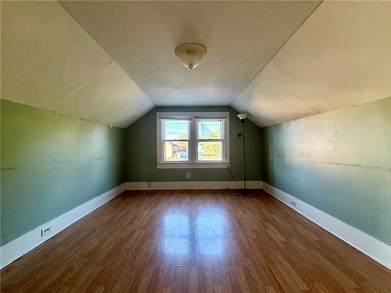 814 Southport St — Photo 5