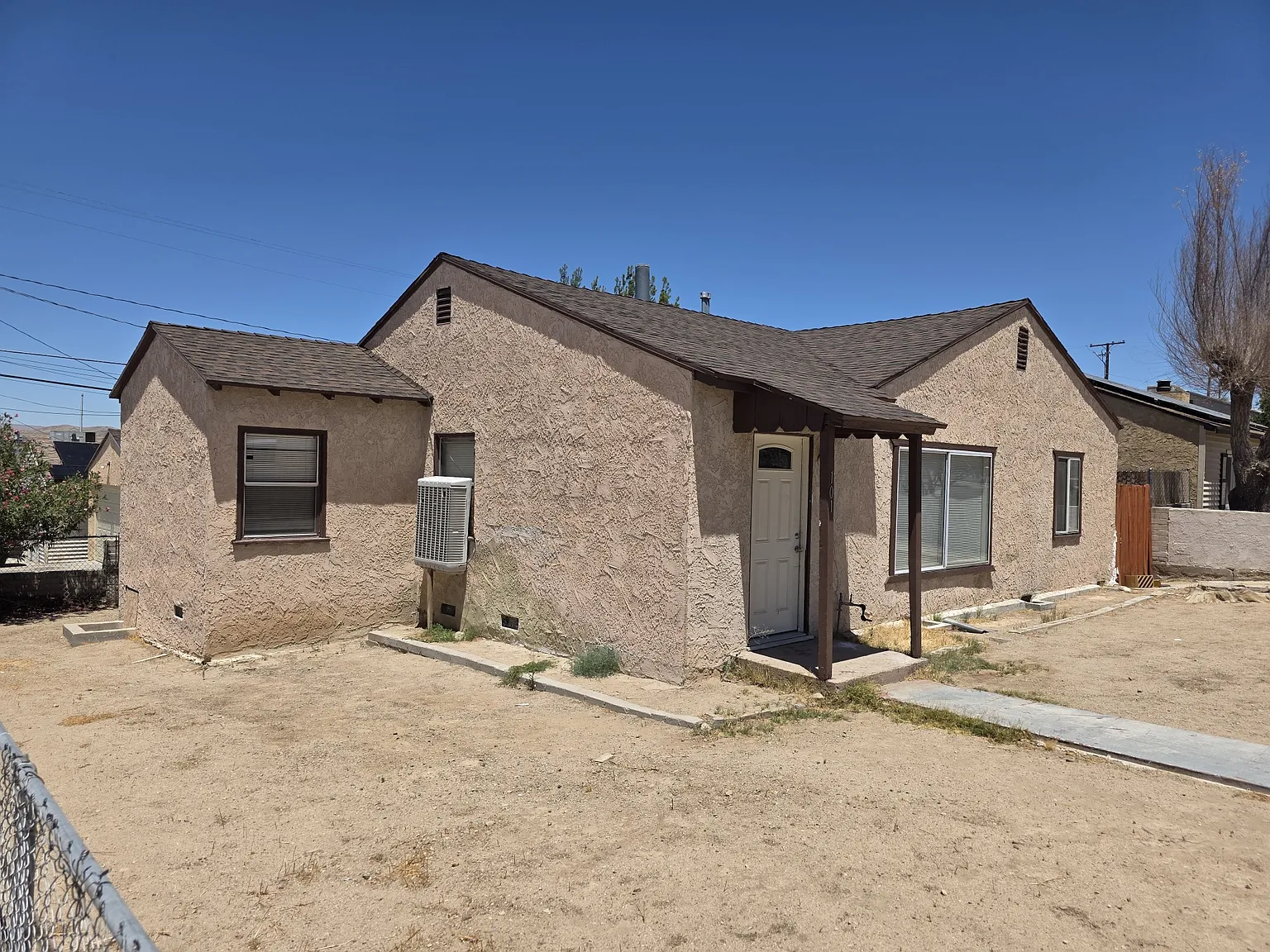 3 bed, 1055 sqft, $1,750 — Photo 2