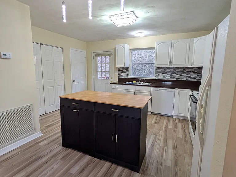 739 Riverland Rd SE — Photo 6