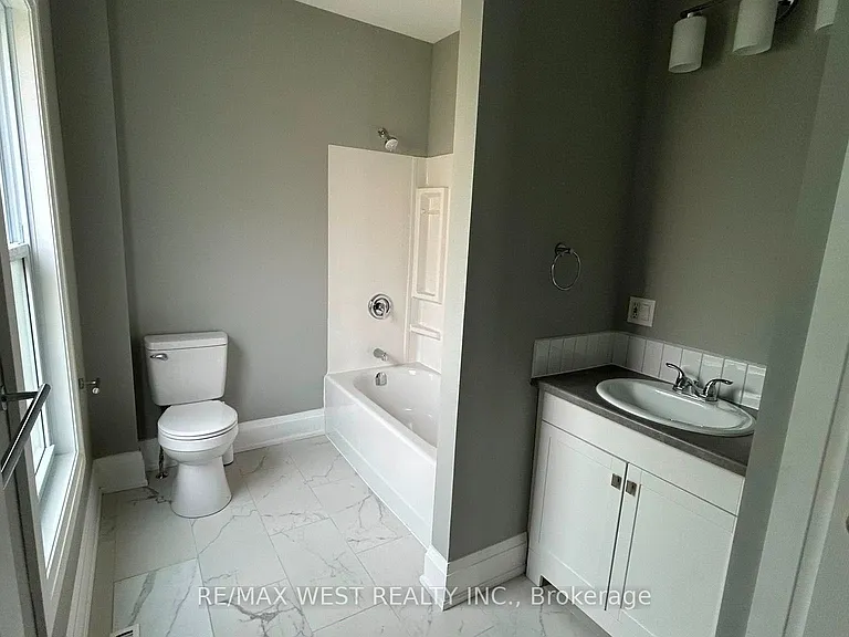 16 Albert St N #1 — Photo 5