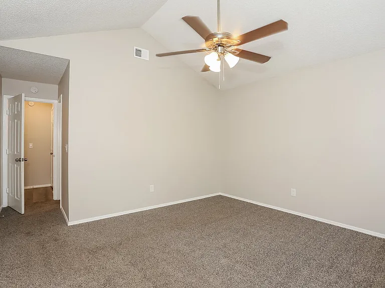 12755 Serenade Cir N — Photo 13