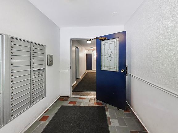 3rd image of 222 Washington Blvd APT 305