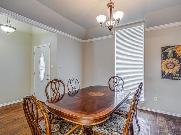 4th image of 332 Shepards Hill Dr