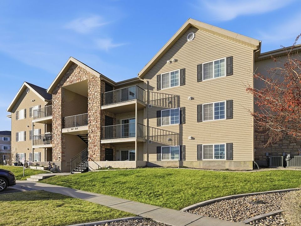 1st image of 1936 N Crest Rd