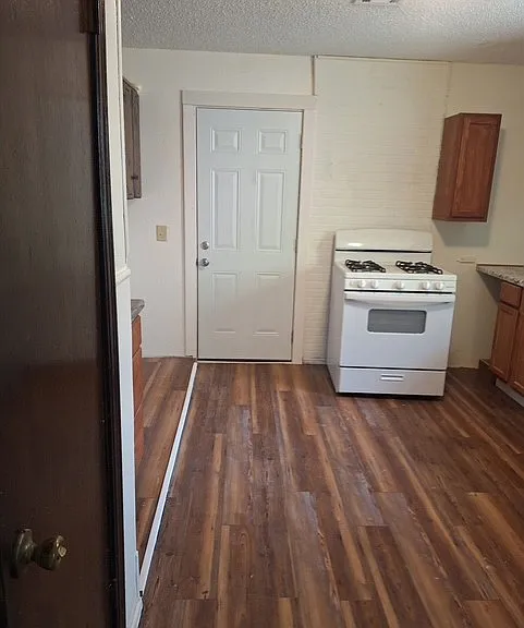 712 S Chapman Ave — Photo 5
