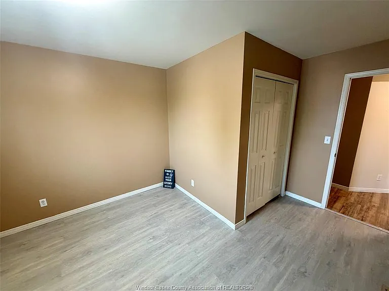 1484 Border Cres — Photo 11
